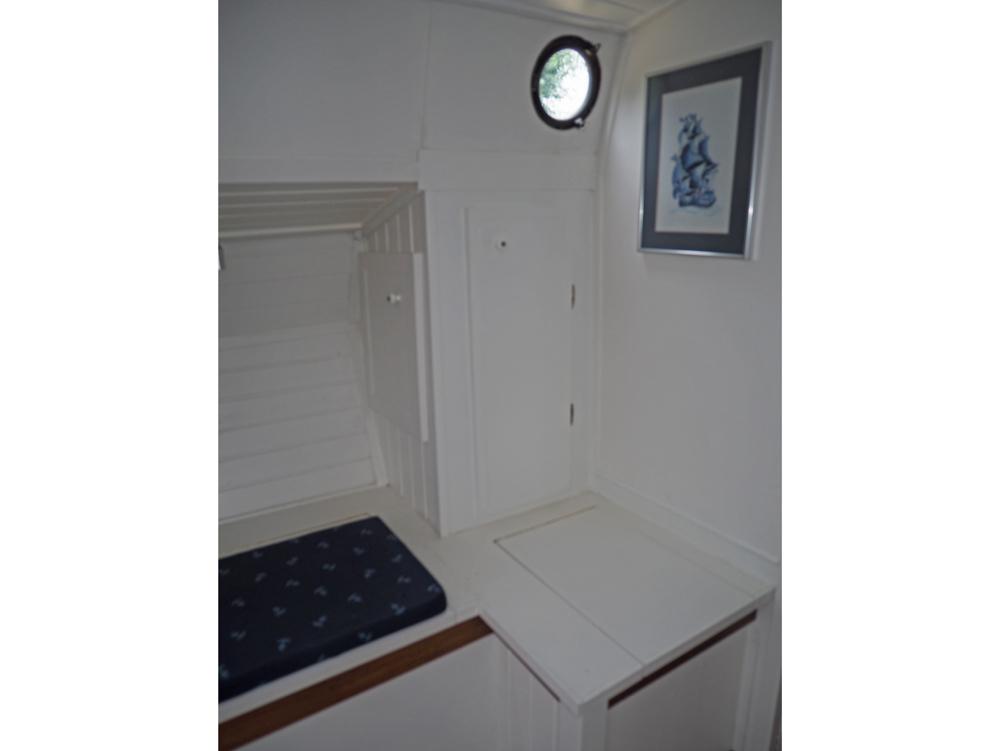 Saloon, Accommodation